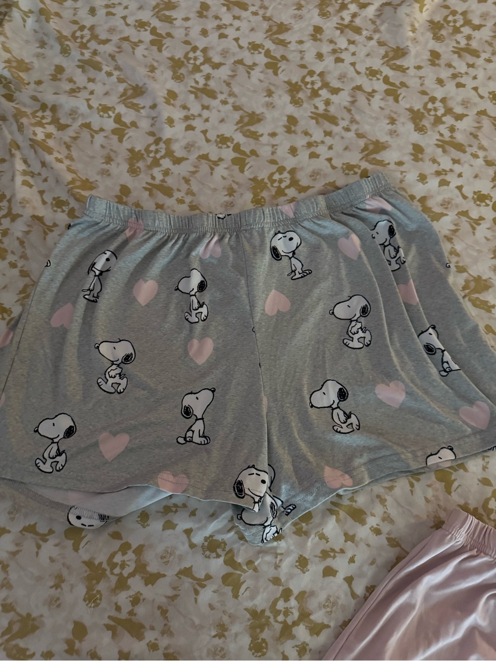4 pc Bundle of Pink & Gray Snoopy Heart Shorts and Beige & Pink Cheetah Print - Picture 6 of 8